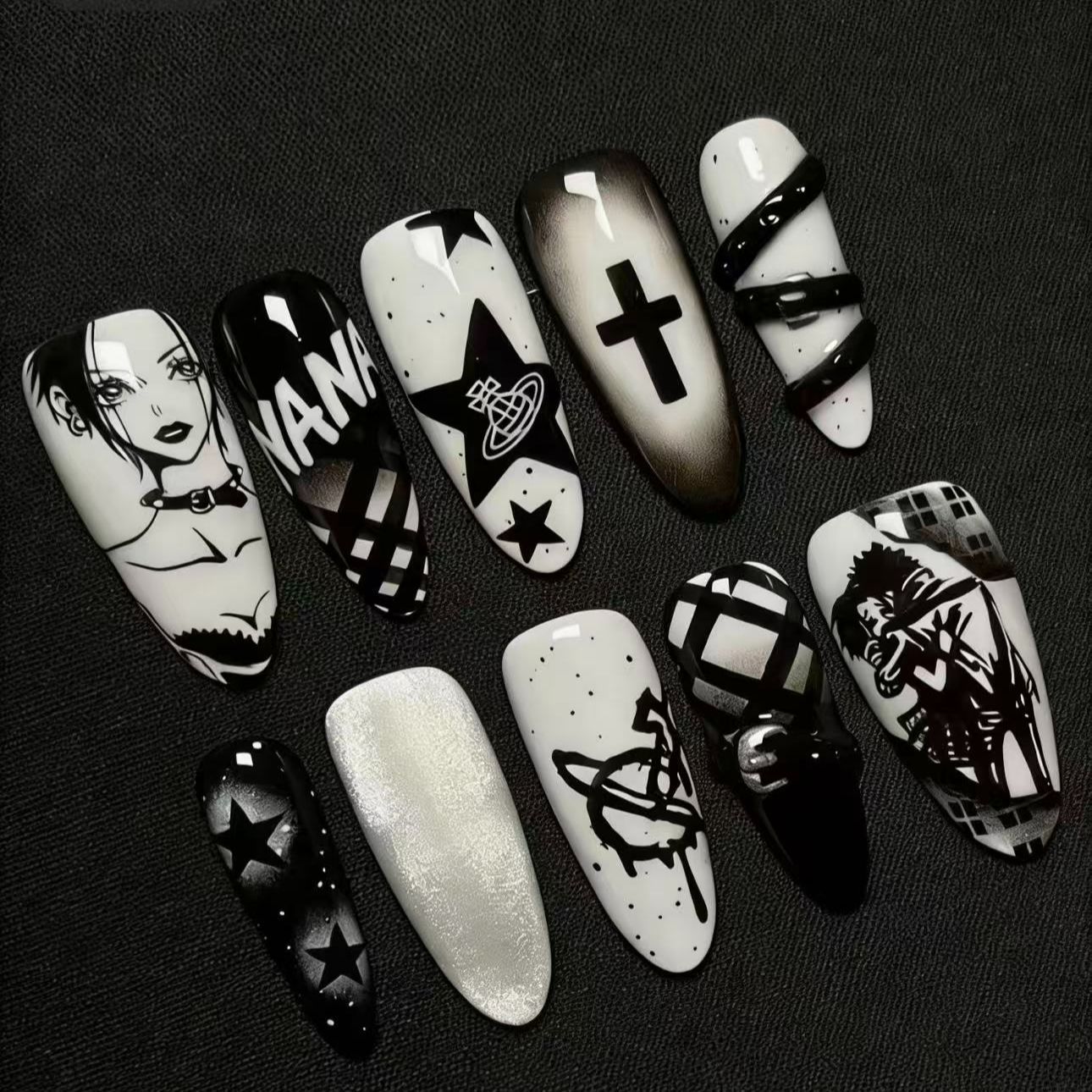 Nail Art - NANA Punk Tarzı Tırnaklar Koyu Estetik